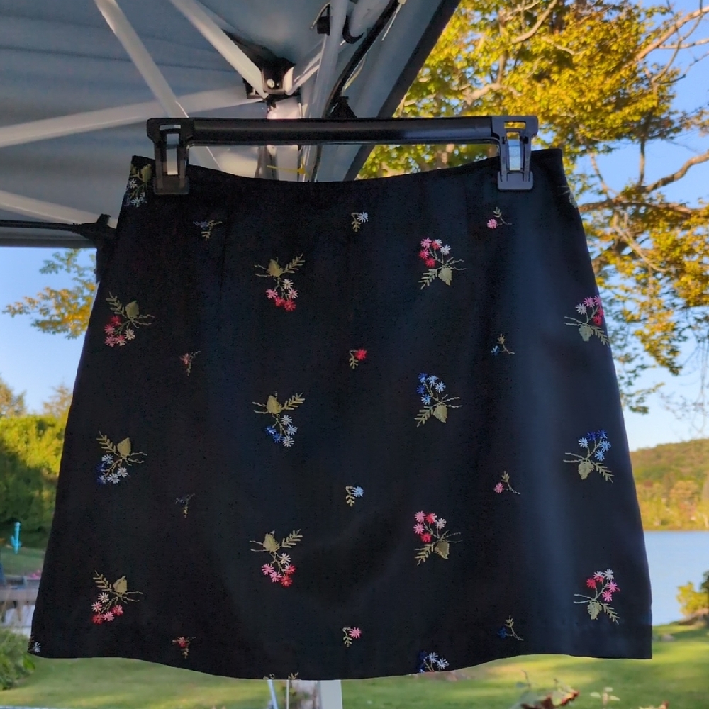 Mirrors Elegant Black Satin Floral Stitch Pattern Mini Skirt